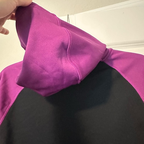 Nike Therma Fit Woman's Size M Black Purple Pullover Hoodie Comfy Sweater Pocket - Picture 8 of 13